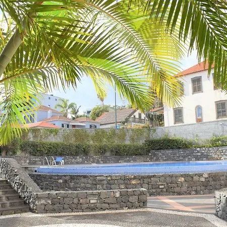 Gardens Palace *